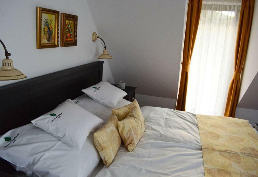 Somhegyi Oereg Harsfak Major Vendeghaz Bed & Breakfast Bakonybél Exterior photo